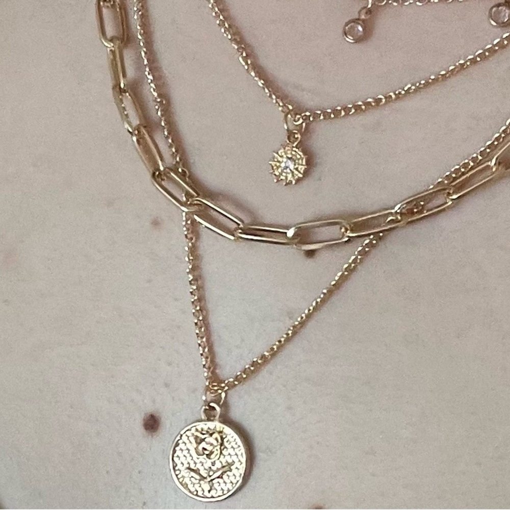 FINAL SALE | layered chain necklace with circle pendant - Picture 2 of 7